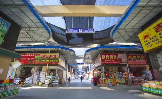 12个荷花池市场群大小的国际商贸城到底卖些啥