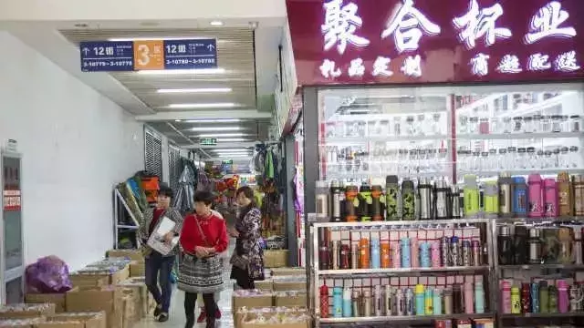 12个荷花池市场群大小的国际商贸城到底卖些啥
