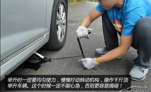 车辆自带的随车千斤顶怎么用？老司机教你正确用法！