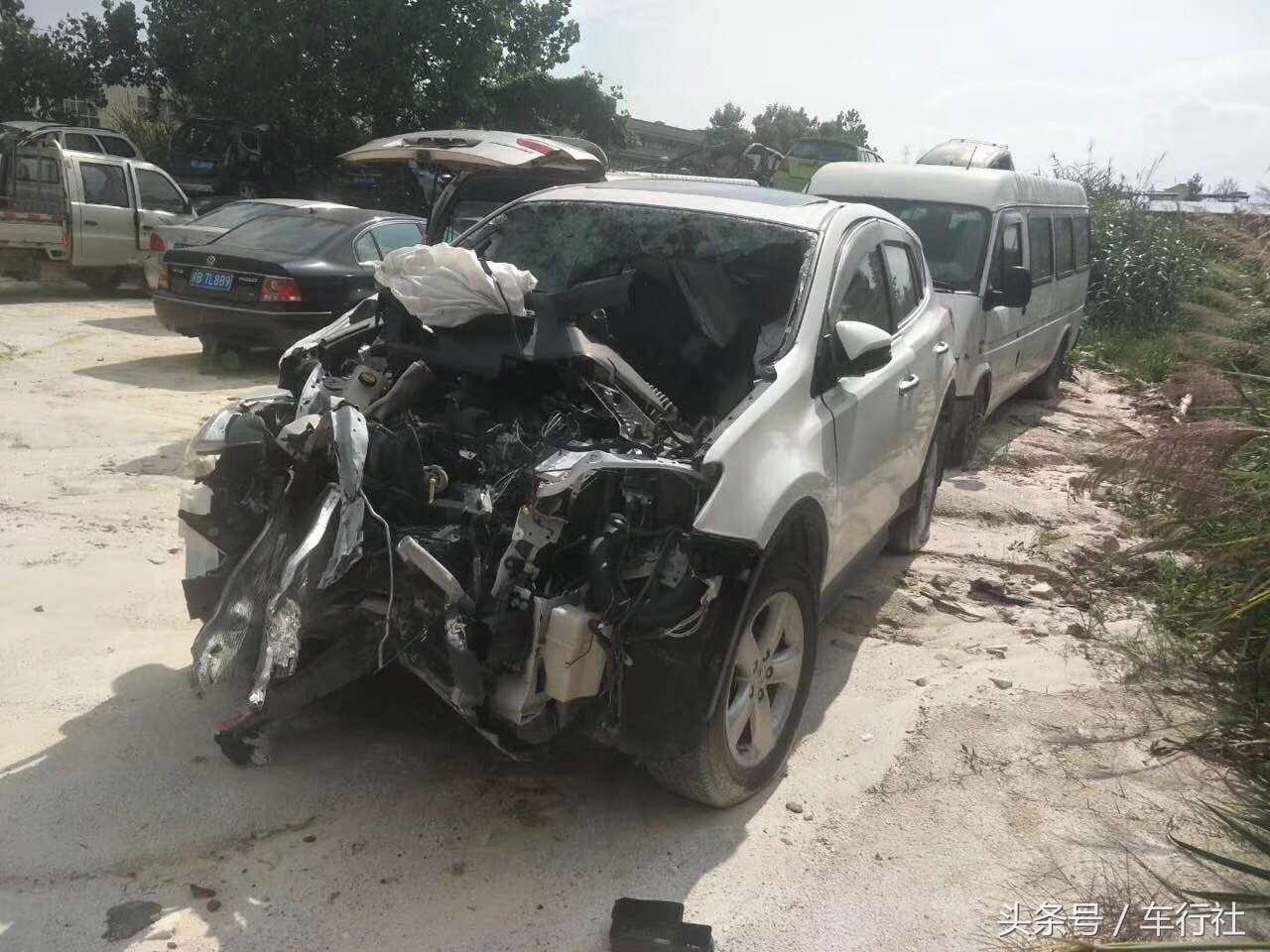 汽配人的一天（69）：2013款RAV4，车头事故回收拆解
