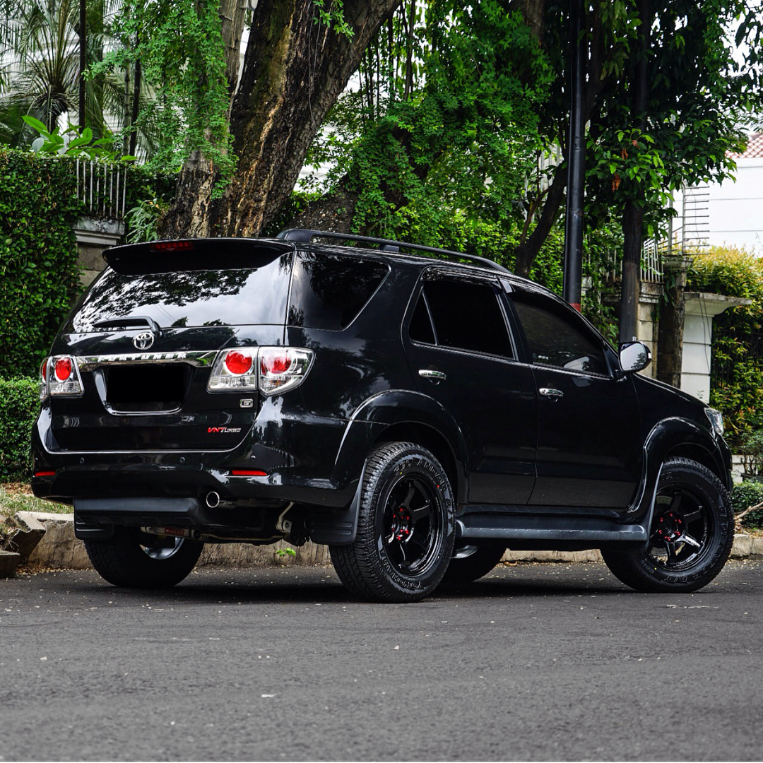 价格比普拉多便宜,这款丰田进口硬派越野车改装后也很霸气