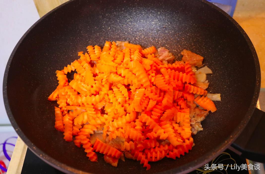 红萝卜炒肉,红萝卜炒肉的做法