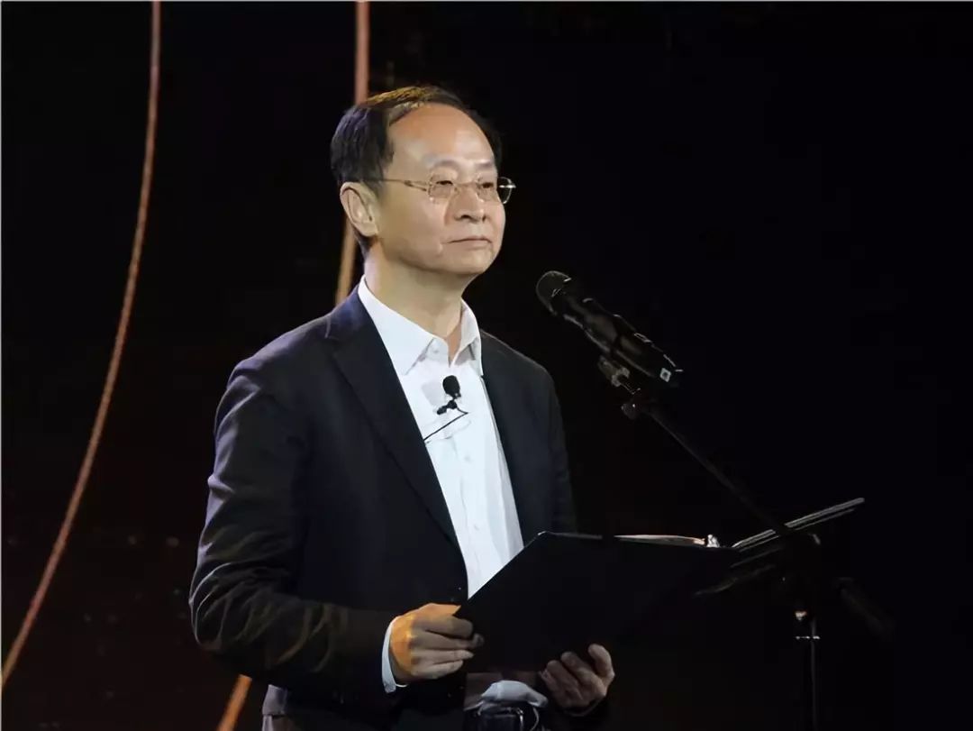 佩戴红领带上庭的物美创始人张文中 等来了无罪判决