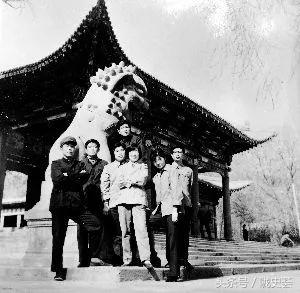 在甘南草原上，他边放羊边学英语，结果高考英语成绩全省第一