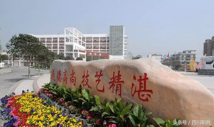 成都这些学校的学生，凭什么就能比别人少读一年就能上大学！