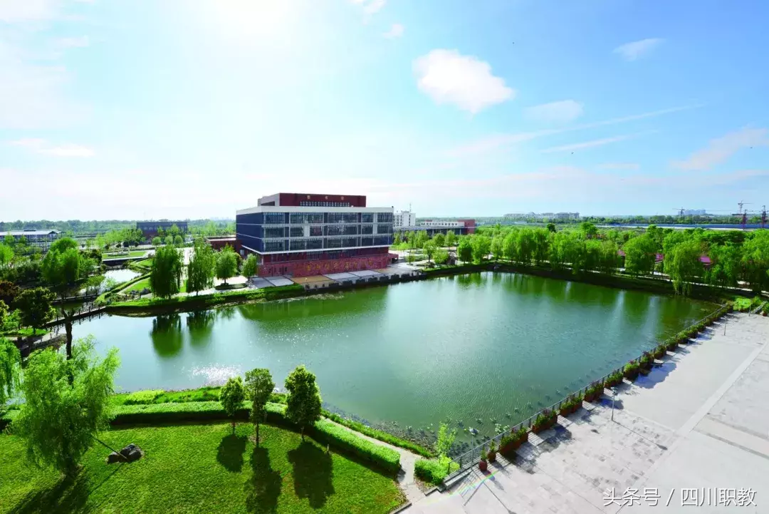 成都这些学校的学生，凭什么就能比别人少读一年就能上大学！