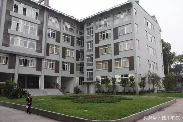 成都这些学校的学生，凭什么就能比别人少读一年就能上大学！