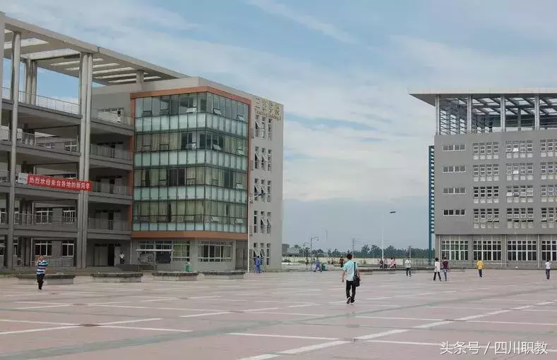 成都这些学校的学生，凭什么就能比别人少读一年就能上大学！