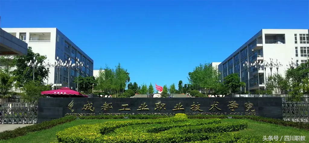 成都这些学校的学生，凭什么就能比别人少读一年就能上大学！