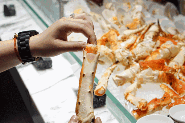上海｜万豪旗下环球自助！5种口味小龙虾+海鲜刺身畅吃！乐队加分
