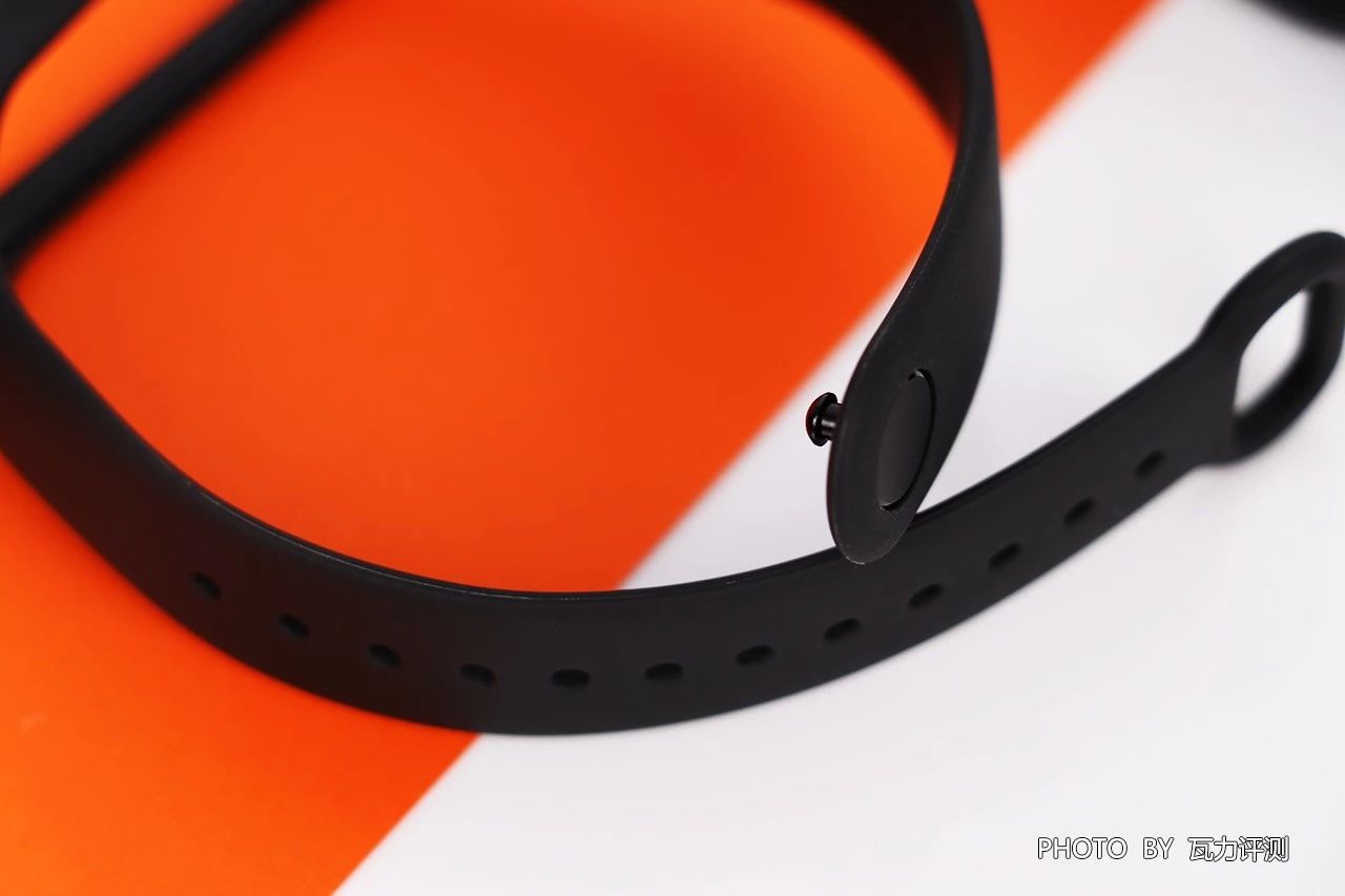 小米手环3评测 充电的时候遇到了小问题