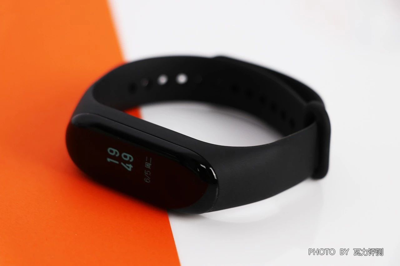 小米手环3评测 充电的时候遇到了小问题