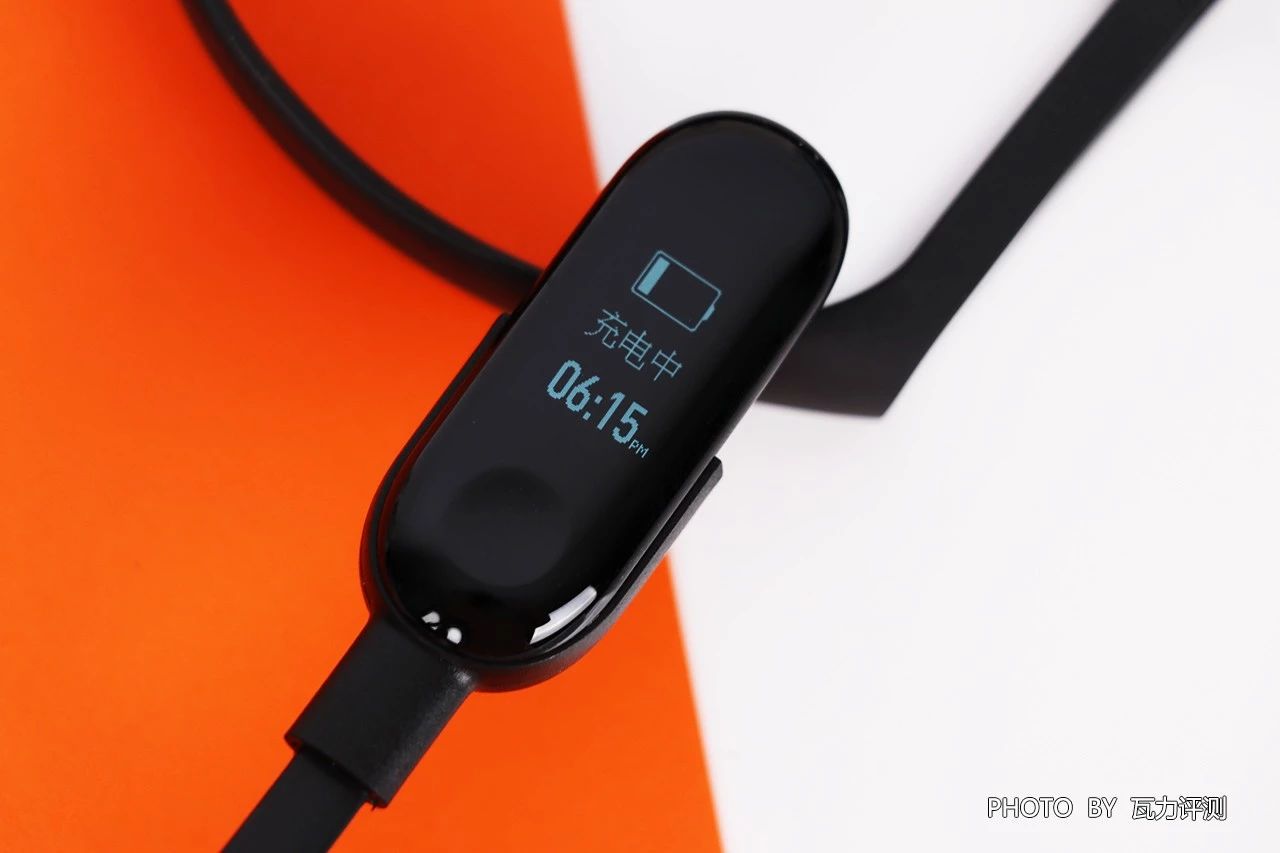 小米手环3评测 充电的时候遇到了小问题