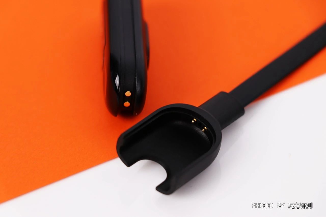 小米手环3评测 充电的时候遇到了小问题