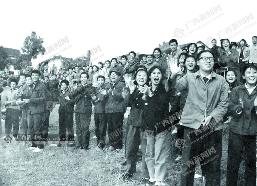 1977年恢复高考，考生在换试题在变……“高考”却是永恒的回忆