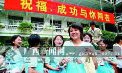 1977年恢复高考，考生在换试题在变……“高考”却是永恒的回忆