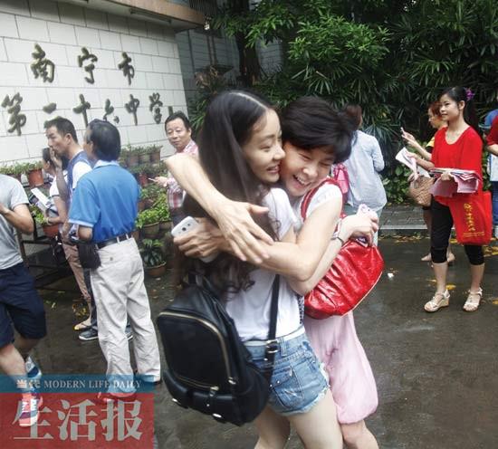 1977年恢复高考，考生在换试题在变……“高考”却是永恒的回忆