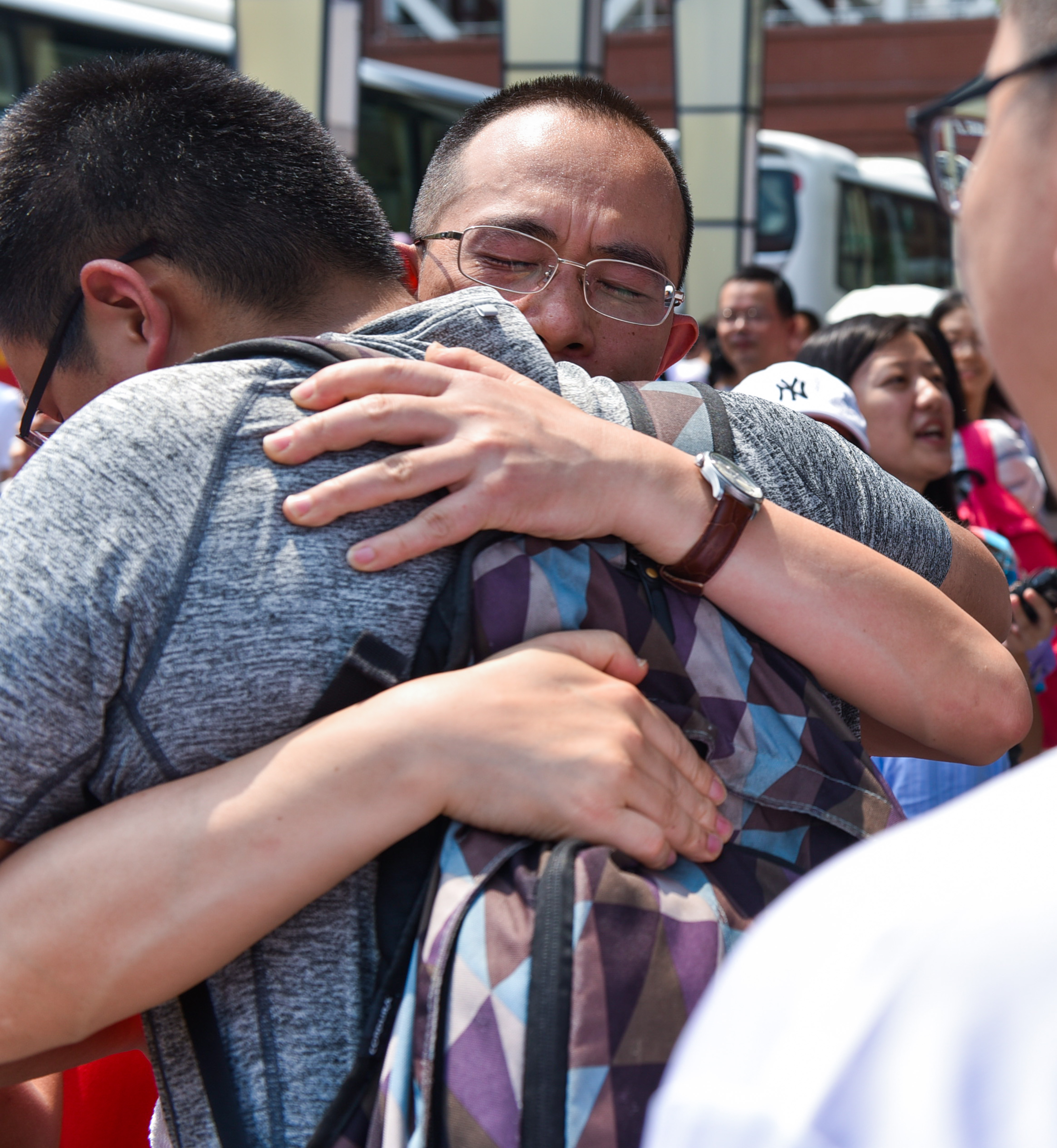 刚刚，2018四川高考作文题目出炉！材料作文，围绕三个标语写作！