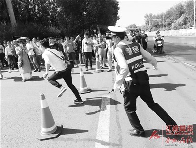 高考首日有走错考场的，还有拿着母亲身份证进考场的……