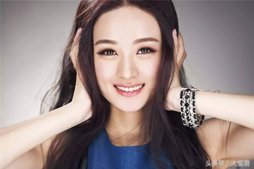 赵丽颖的第一次：看闺蜜张碧晨的演唱会，名字叫极光，很开心！