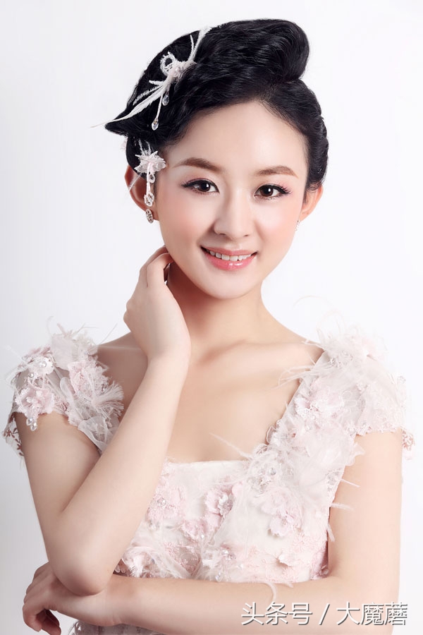 赵丽颖的第一次：看闺蜜张碧晨的演唱会，名字叫极光，很开心！