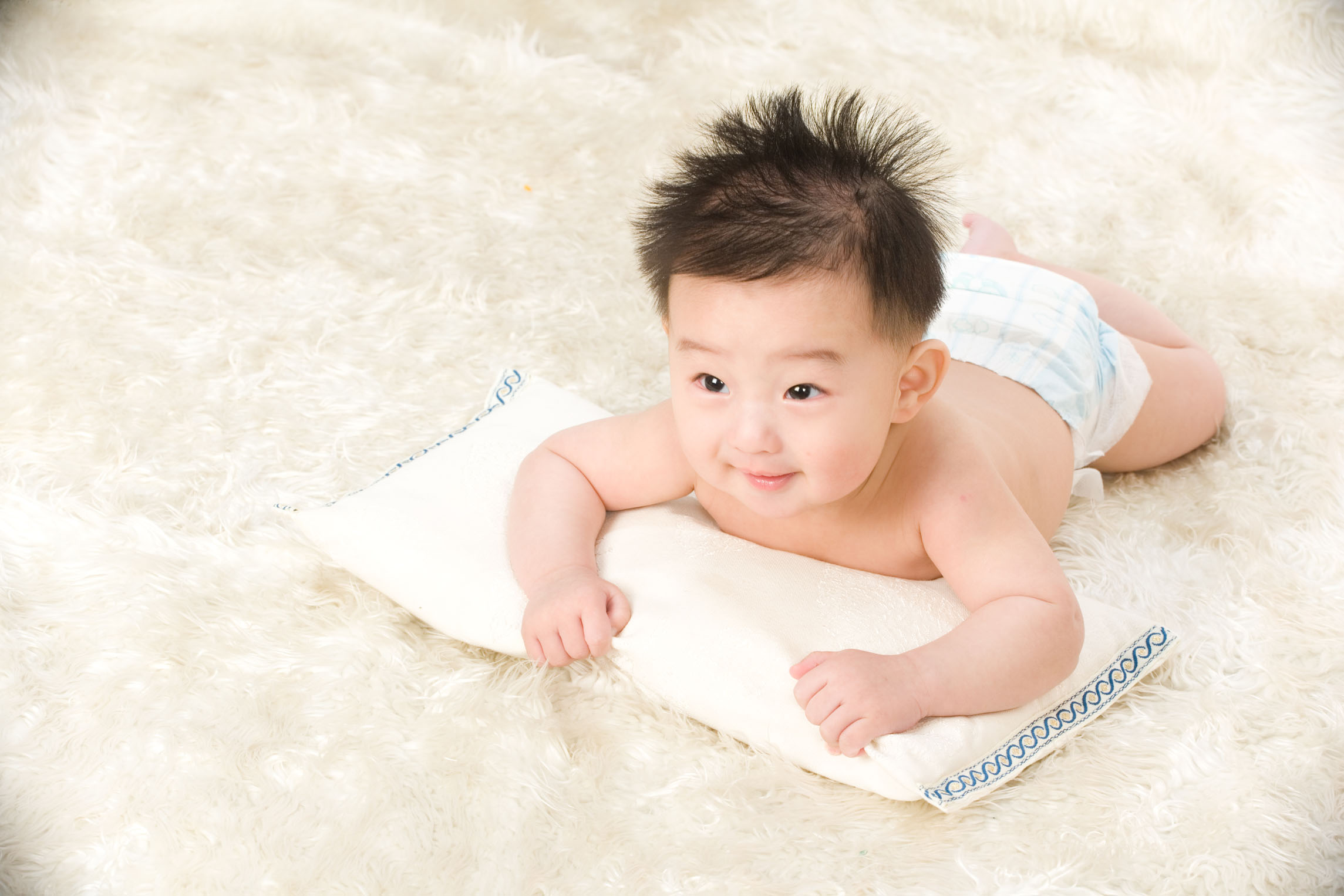 婴儿枕头新款 宝宝定型枕绣花 新生儿防偏头凹槽枕卡通加棉婴儿枕-阿里巴巴