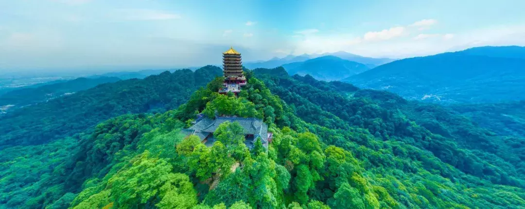 不自驾也能嗨遍四川!55个景区都有直通车了,在成都就能坐!