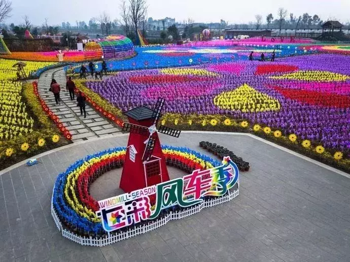 不自驾也能嗨遍四川!55个景区都有直通车了,在成都就能坐!