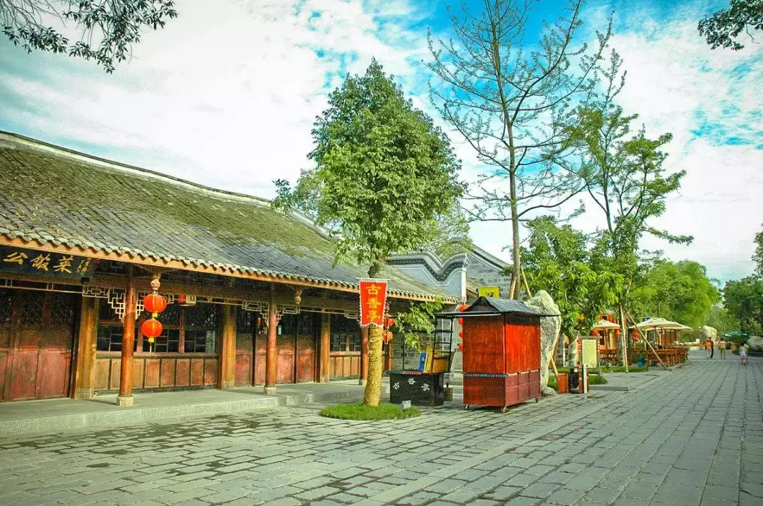 不自驾也能嗨遍四川!55个景区都有直通车了,在成都就能坐!