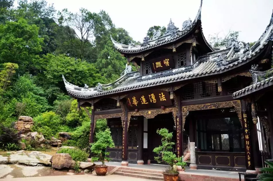 不自驾也能嗨遍四川!55个景区都有直通车了,在成都就能坐!