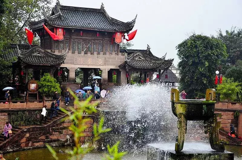 不自驾也能嗨遍四川!55个景区都有直通车了,在成都就能坐!