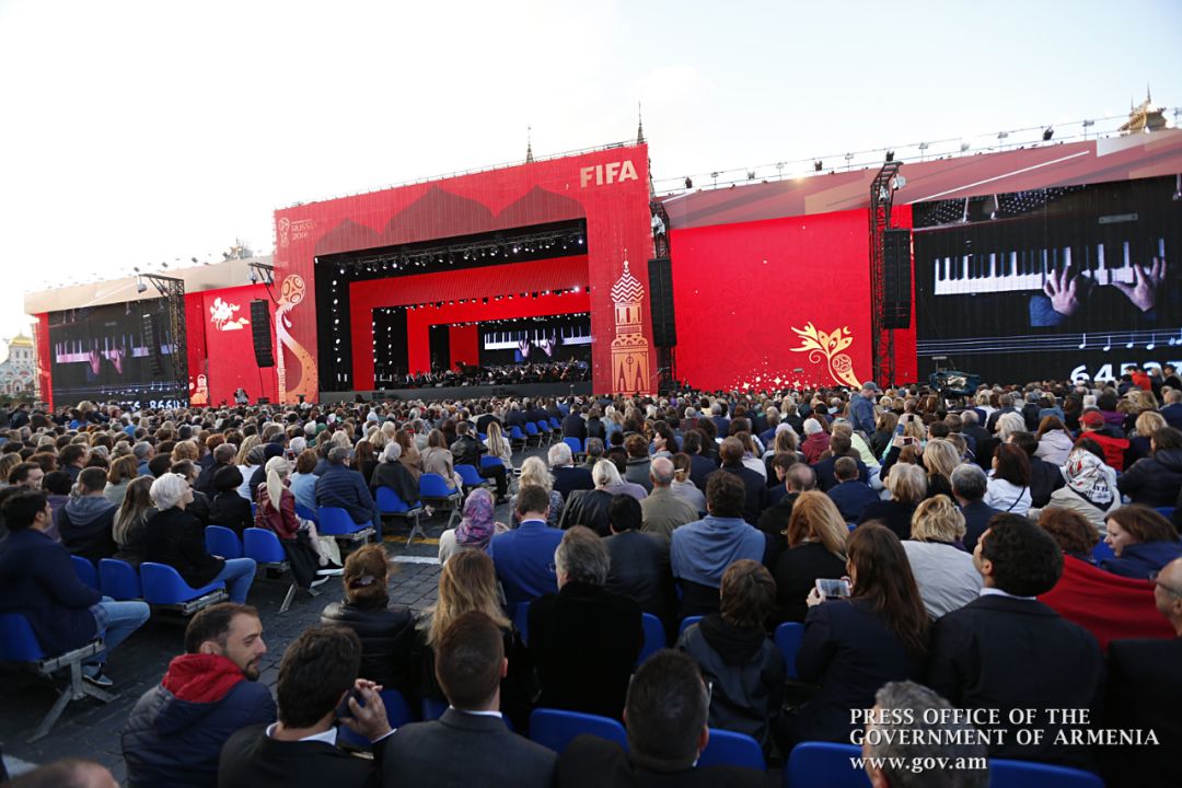 2018世界杯音乐会弹琴是谁(2018FIFA俄罗斯世界杯庆典音乐会)