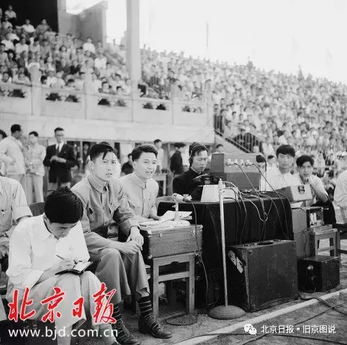 足球比赛前为什么要换队旗(1957：中国首次参加世界杯外围赛，全程图片报道)