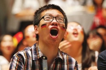 男生为什么喜欢世界杯(男生为什么喜欢看世界杯和NBA？因为青春友谊，因为那群奔跑的人)