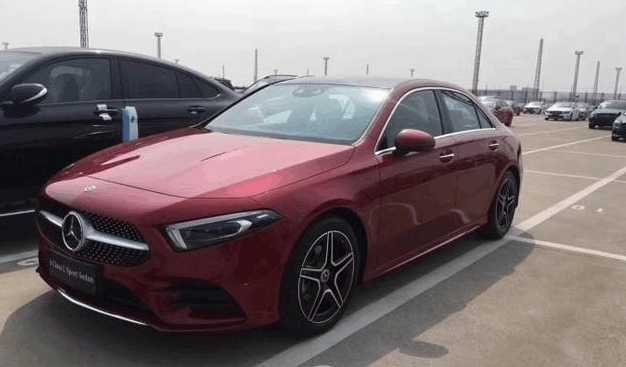 最便宜的奔驰三厢轿车来袭,入门级豪车新选择,果断放弃宝马1系