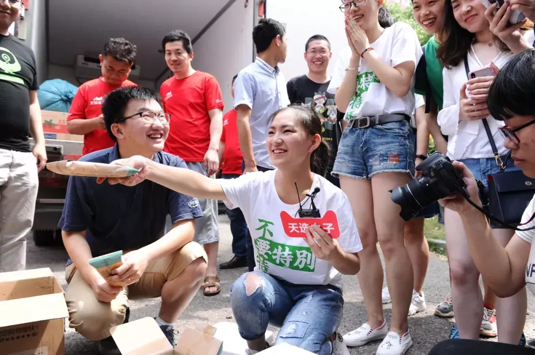 南京大二女生今日收到天猫618个快递，全校轰动，保卫处增派人手