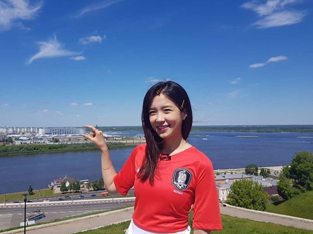 张艺媛被誉为拥有"初恋"感觉的女神还记得四年前巴西世界杯上那位回眸