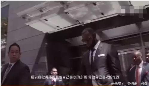 nba的球星为什么拿着洗漱包(陈冠希随身带着女士包，被人说娘，霸气回应：去看看NBA！)