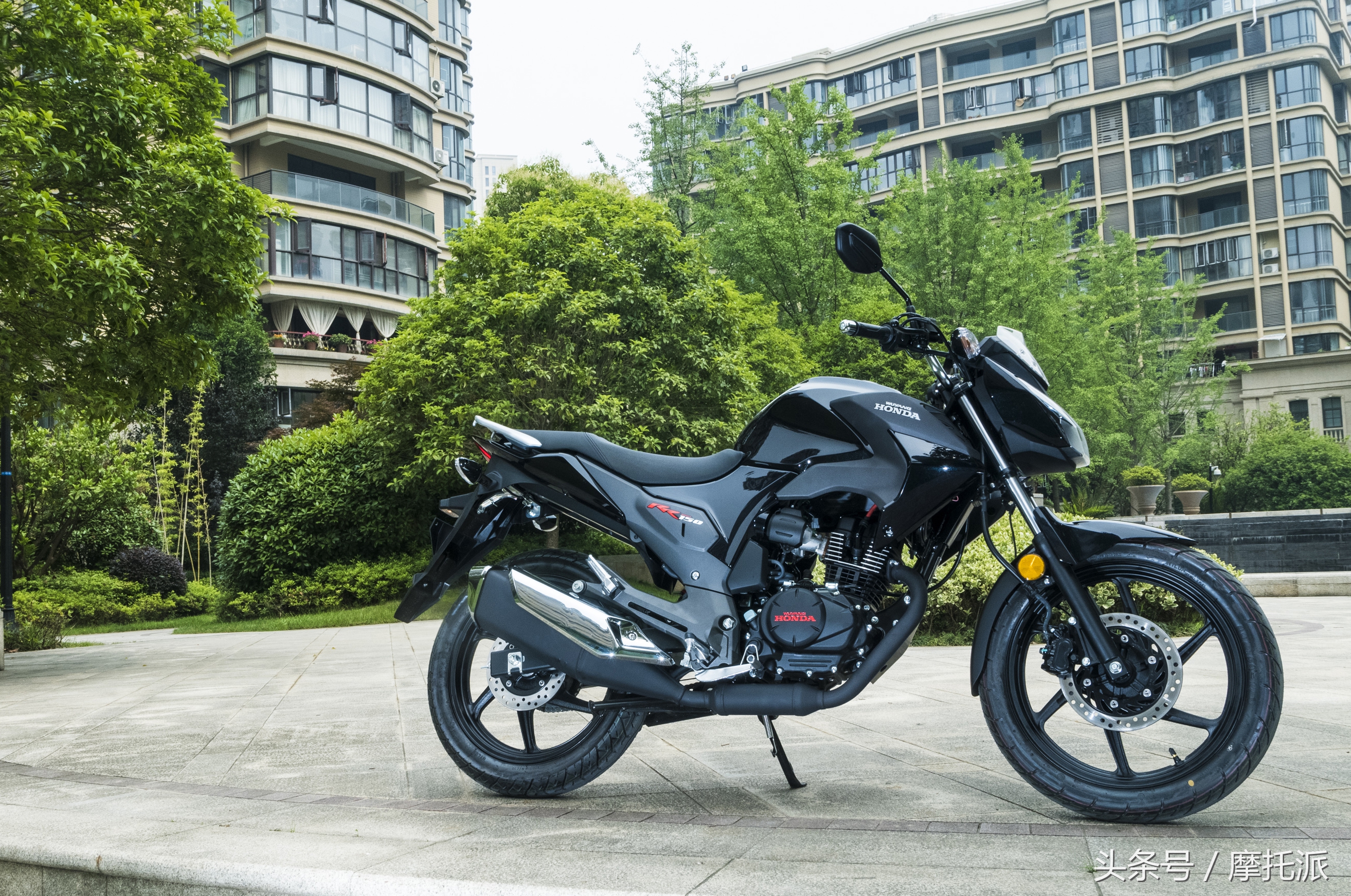 可玩度不错,到手价12800元,国四电喷幻影150动态测评