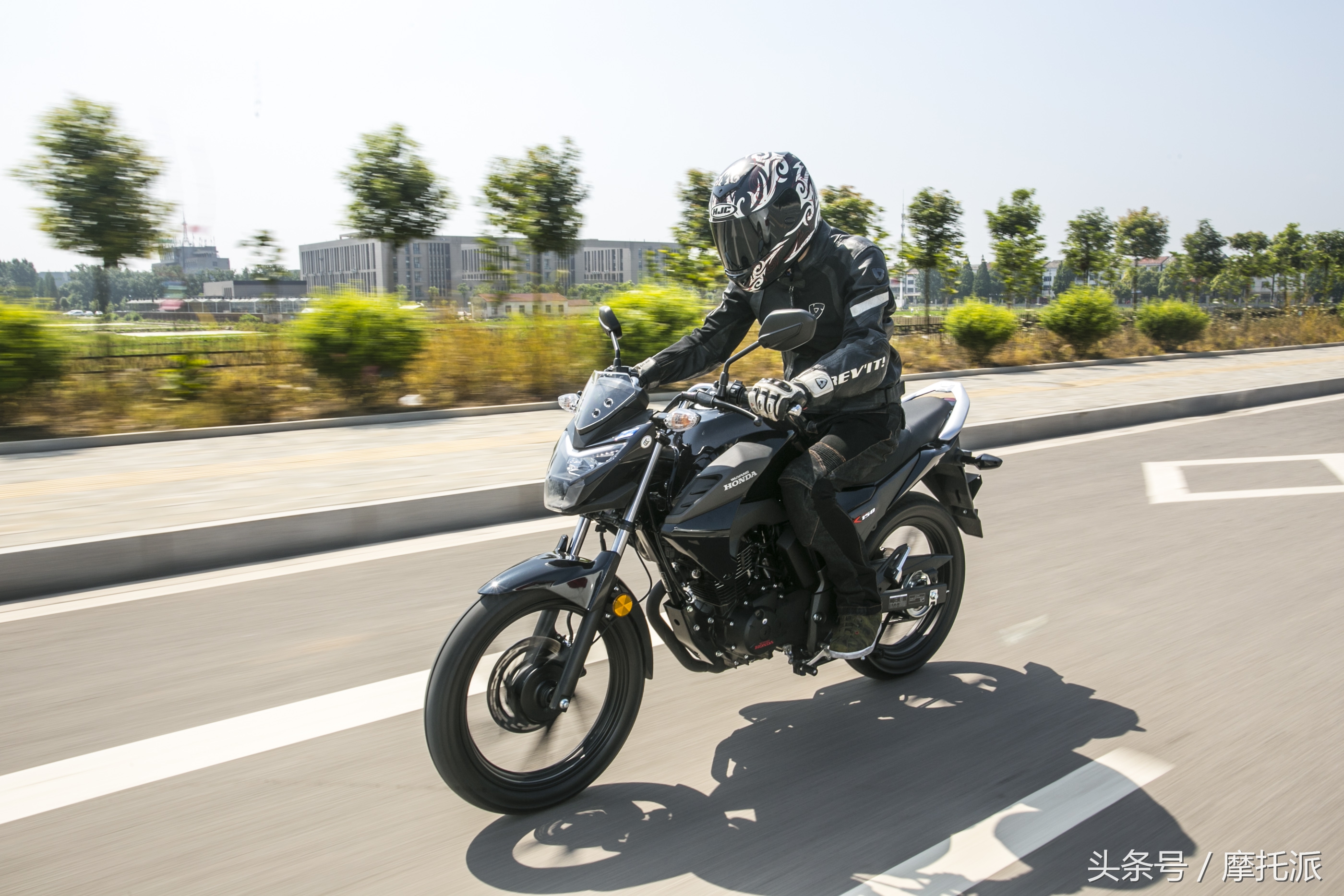 可玩度不错,到手价12800元,国四电喷幻影150动态测评