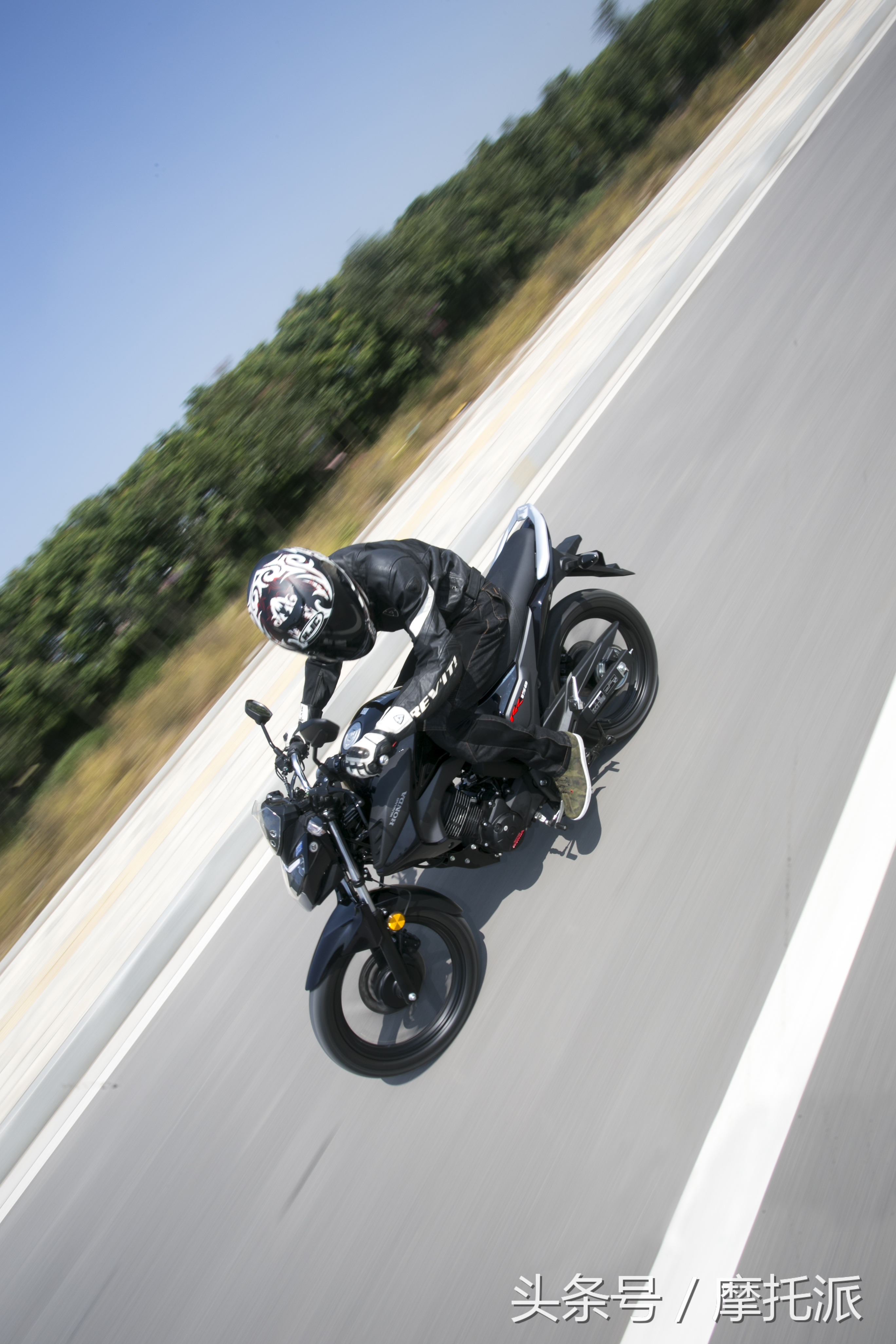 可玩度不错,到手价12800元,国四电喷幻影150动态测评