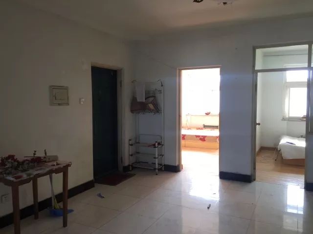 妹子爆改北京50m²旧屋！2㎡卫生间的暗宅，最终拥有阳光和大浴缸