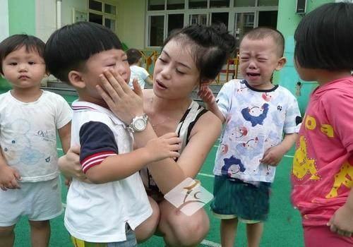 看完这些幼儿园老师的心声，你还为工作忙而最后一个去接孩子吗？