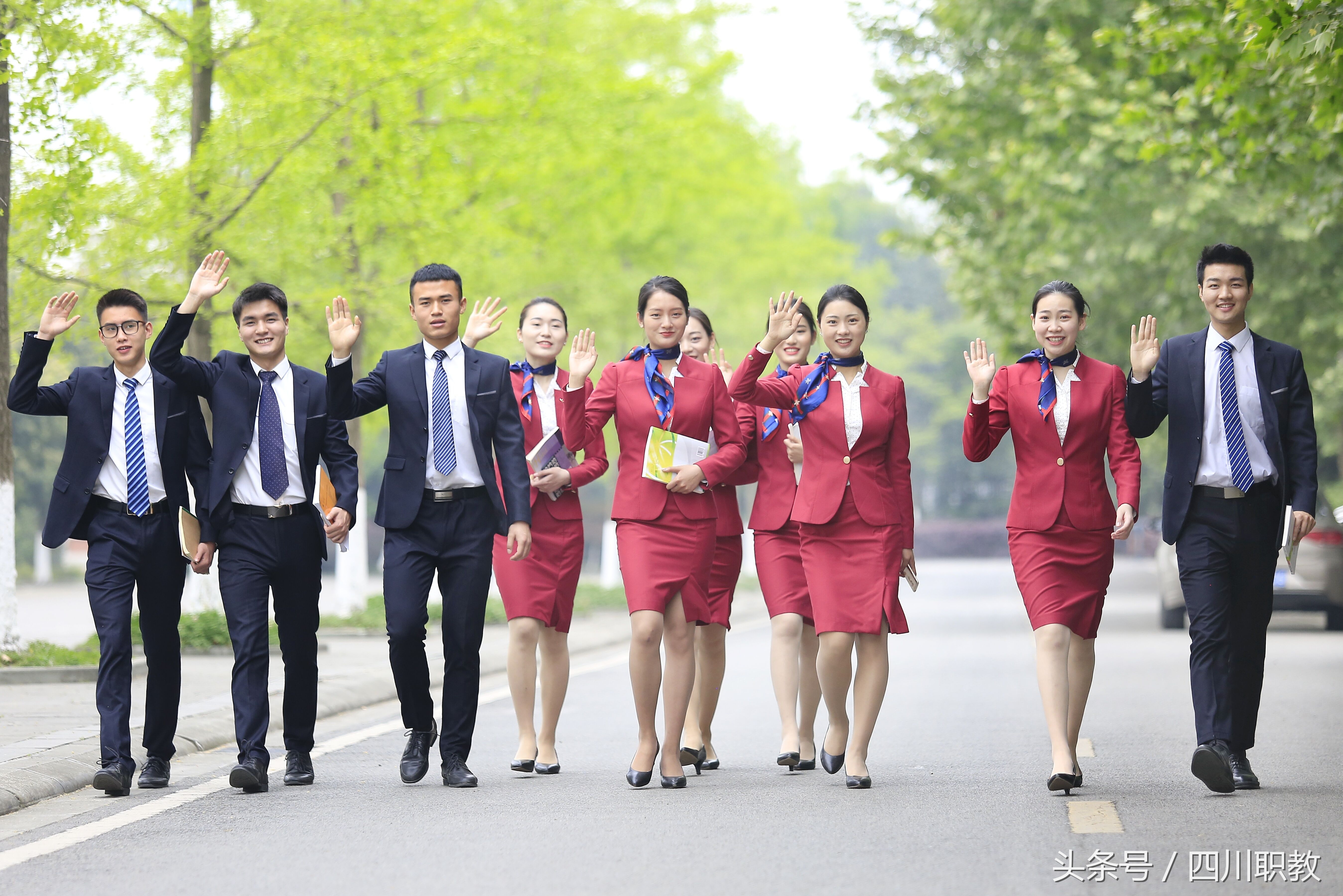 成都职业技术学院开始招收空中乘务专业了，小姐姐要注意