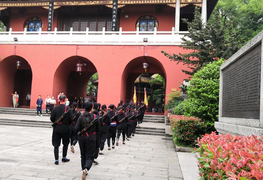 南岳衡山烧了大把的香，你可知道真正的祈福内涵是什么？