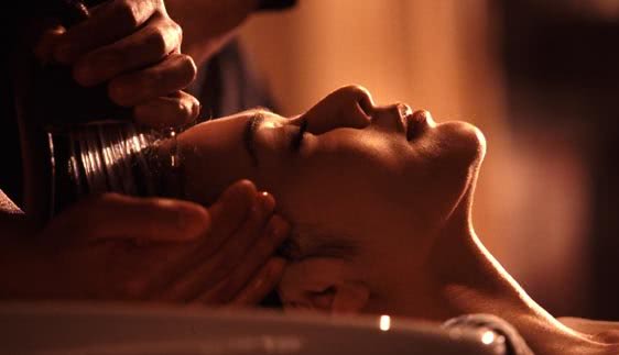 《做头》影评:关之琳为了与霍建华搞暧昧,跟吴镇宇离婚了