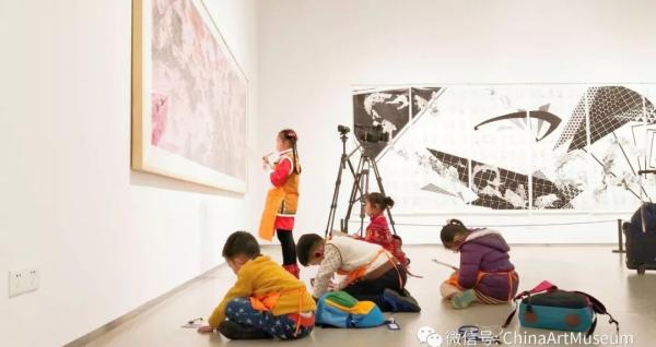 中华艺术宫以红色文化为主题，携手遵义开拓艺术公共教育。