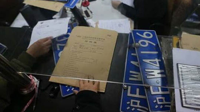 车牌比车还贵，摇号就像中彩票！那亲人之间车牌可以过户吗？