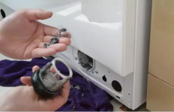 洗衣机右下角这个功能，清理脏水太实用，朋友说了我才知道！