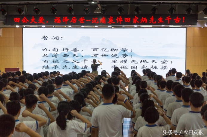 田家炳：贱卖豪宅甚至贷款捐学校，九成捐款给内地；和夫人租房住